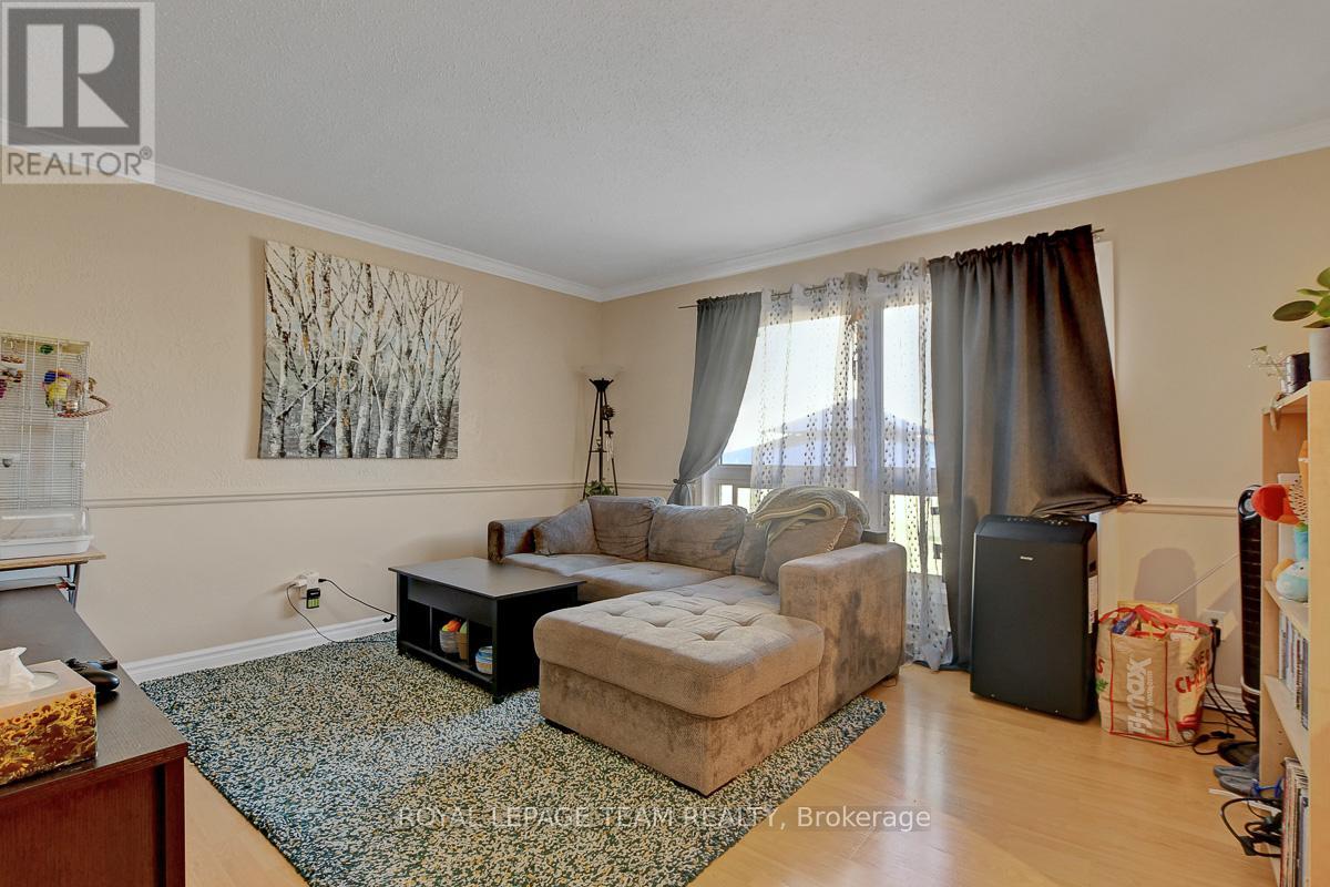 C - 9 Forester Crescent, Ottawa, Ontario  K2H 8Y1 - Photo 7 - X12356524