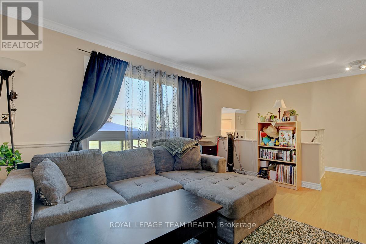 C - 9 Forester Crescent, Ottawa, Ontario  K2H 8Y1 - Photo 8 - X12356524
