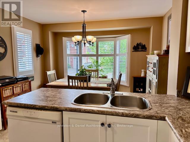 18 Shoreline Drive, Bracebridge, Ontario  P1L 1Z4 - Photo 5 - X12229752