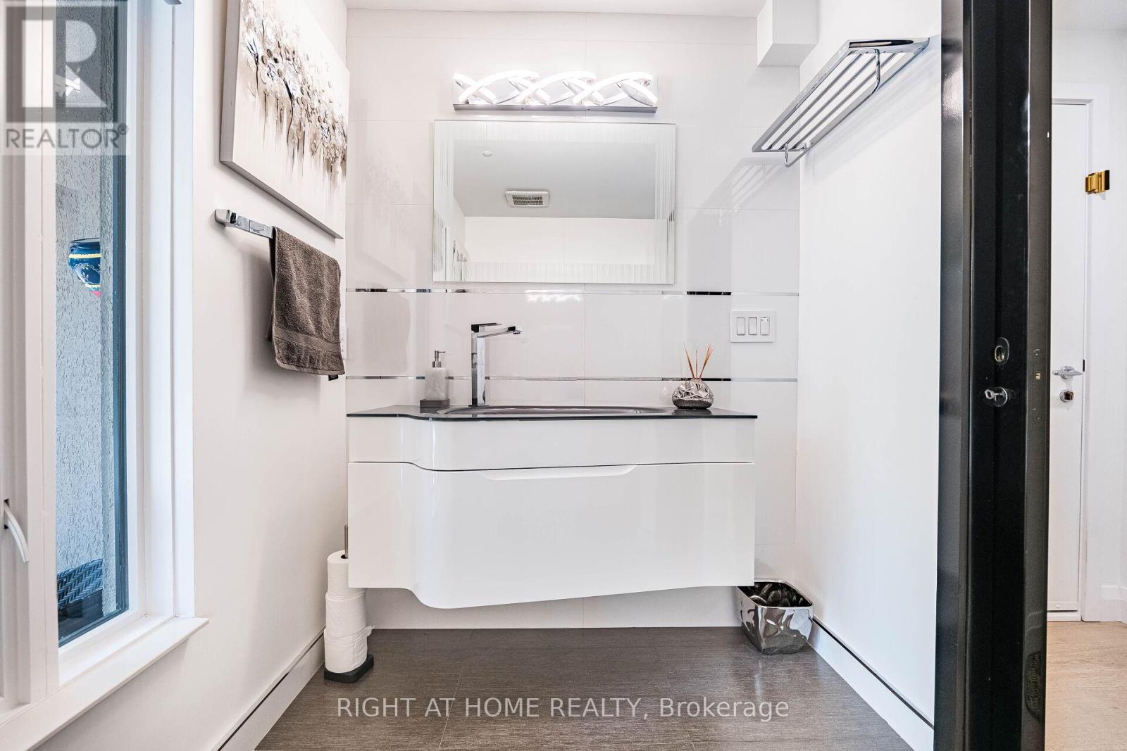 1 Friars Lane, Toronto (Princess-Rosethorn), Ontario  M9A 1T6 - Photo 19 - W12356381