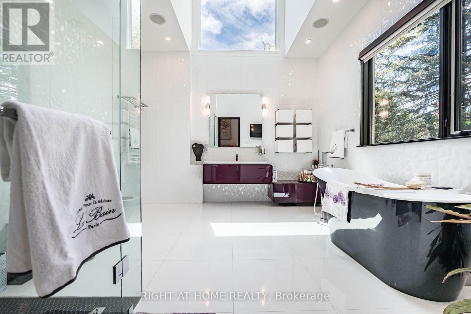 1 Friars Lane, Toronto (Princess-Rosethorn), Ontario  M9A 1T6 - Photo 24 - W12356381