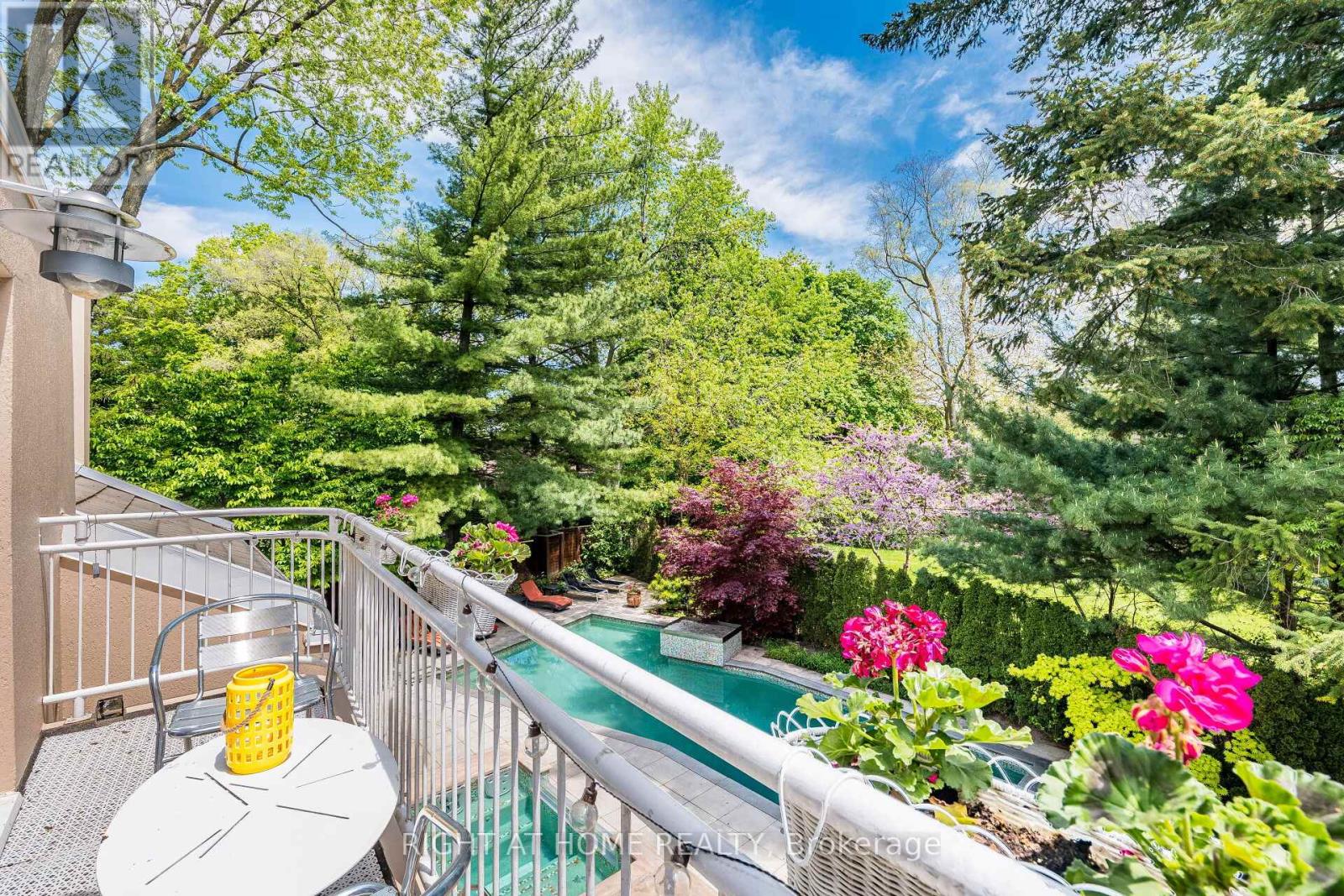 1 Friars Lane, Toronto (Princess-Rosethorn), Ontario  M9A 1T6 - Photo 27 - W12356381