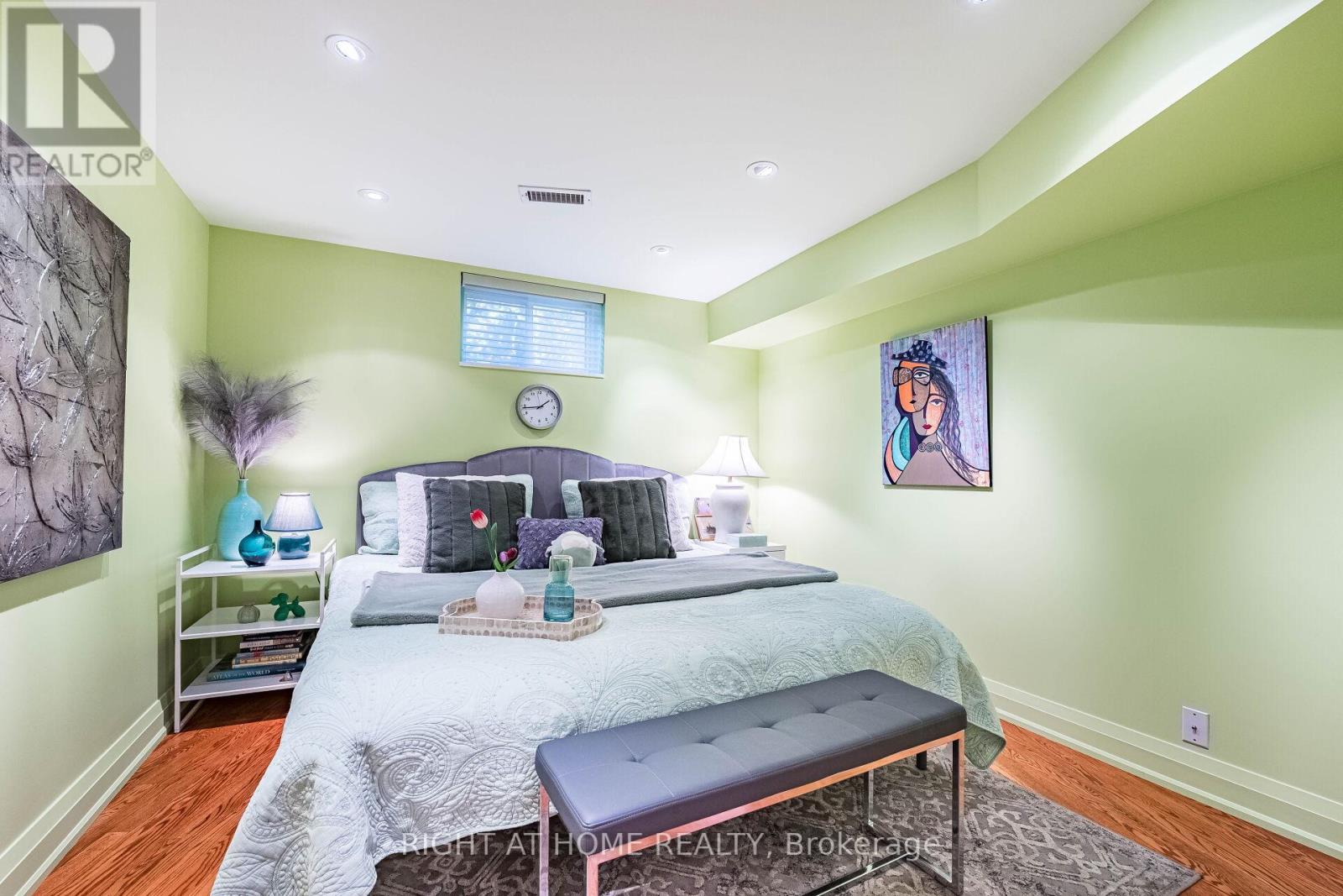 1 Friars Lane, Toronto (Princess-Rosethorn), Ontario  M9A 1T6 - Photo 33 - W12356381