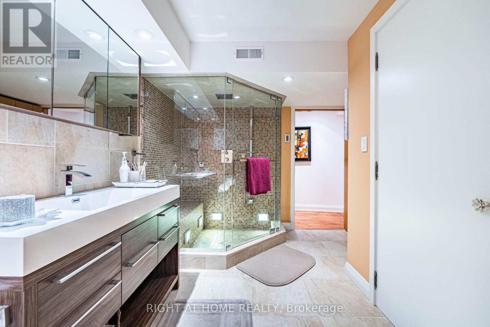 1 Friars Lane, Toronto (Princess-Rosethorn), Ontario  M9A 1T6 - Photo 34 - W12356381