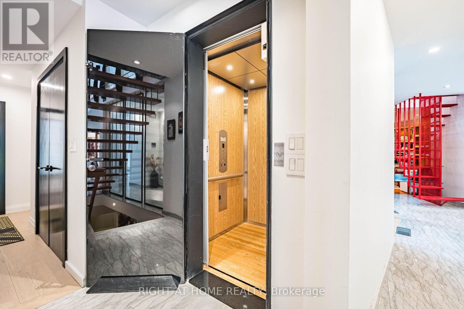 1 Friars Lane, Toronto (Princess-Rosethorn), Ontario  M9A 1T6 - Photo 35 - W12356381