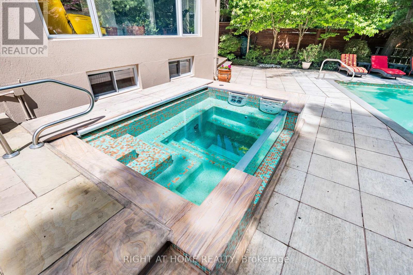 1 Friars Lane, Toronto (Princess-Rosethorn), Ontario  M9A 1T6 - Photo 38 - W12356381