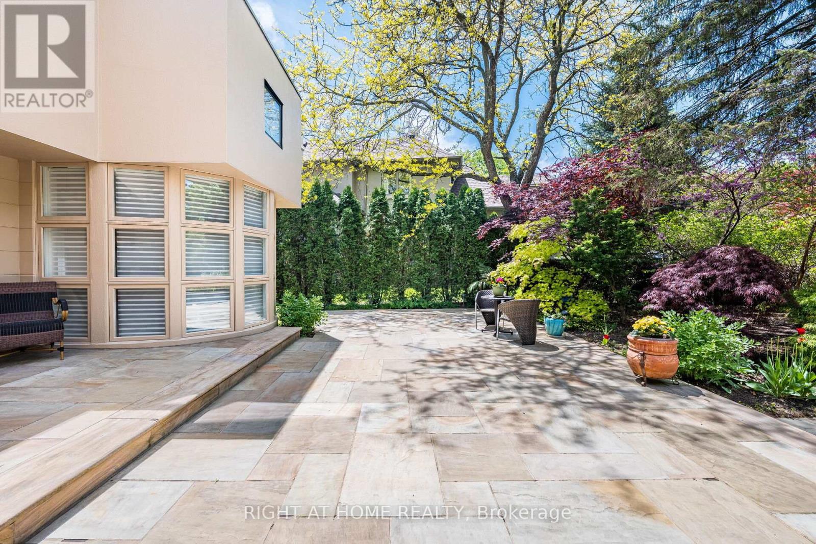 1 Friars Lane, Toronto (Princess-Rosethorn), Ontario  M9A 1T6 - Photo 6 - W12356381