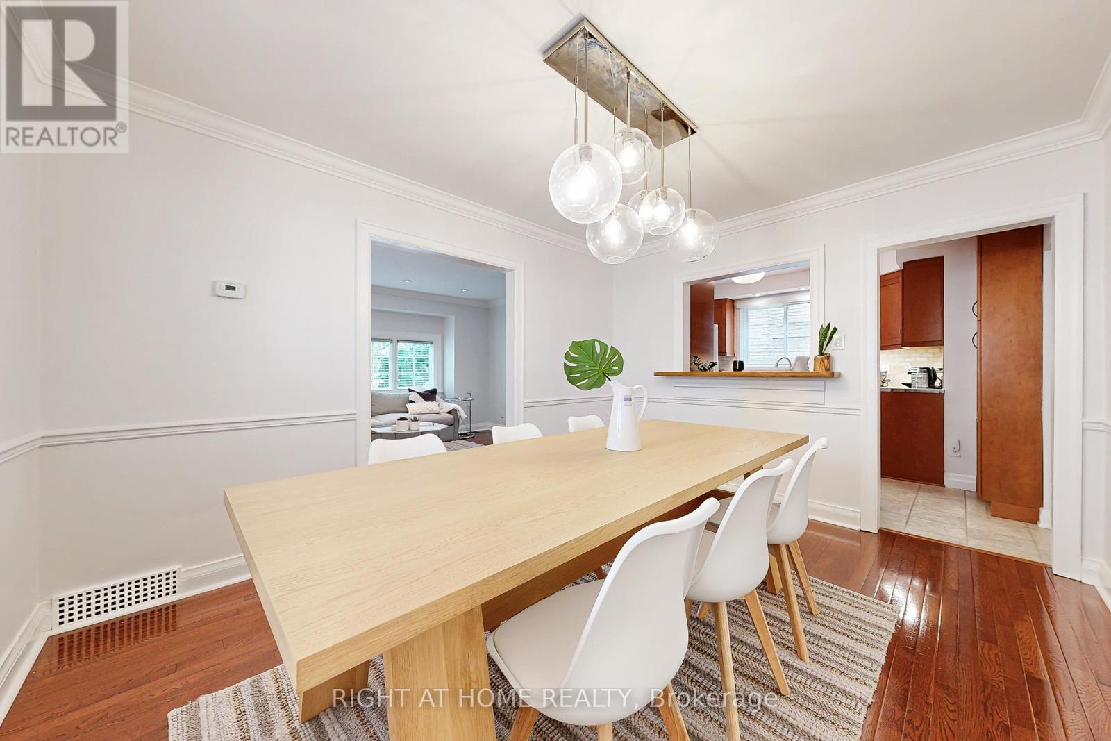 66 Cliveden Avenue, Toronto (Stonegate-Queensway), Ontario  M8Z 3N1 - Photo 11 - W12356415