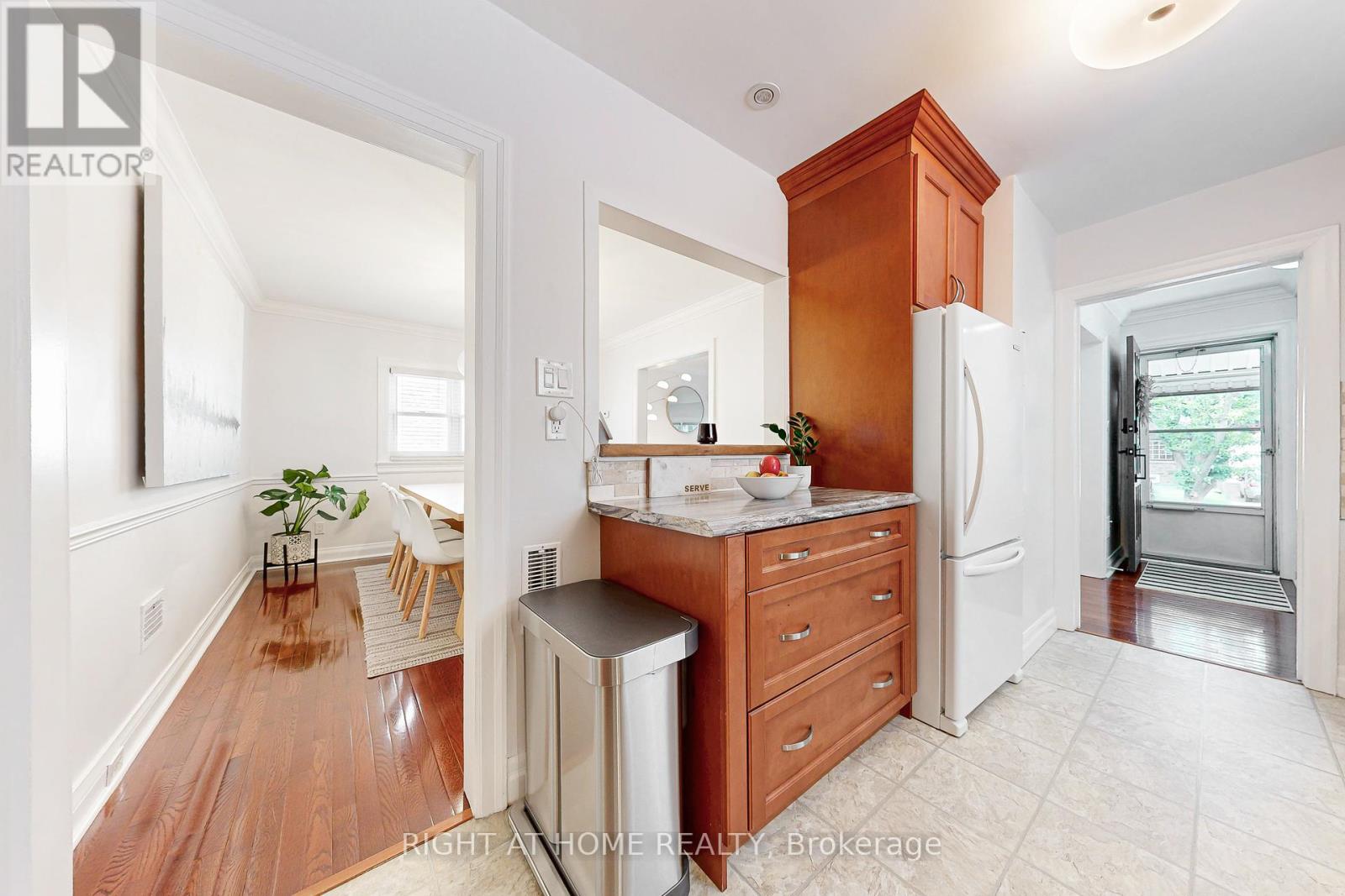 66 Cliveden Avenue, Toronto (Stonegate-Queensway), Ontario  M8Z 3N1 - Photo 14 - W12356415