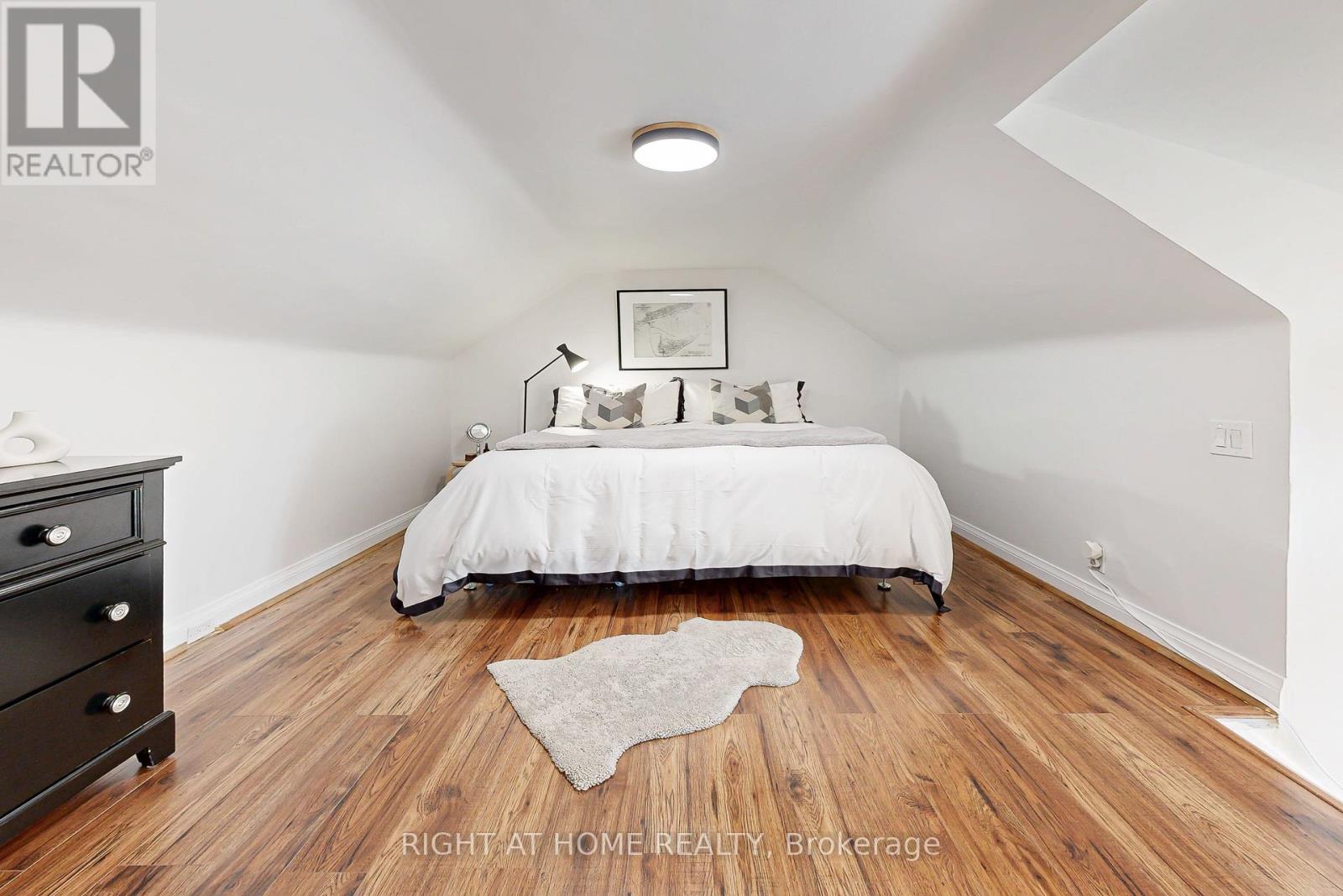 66 Cliveden Avenue, Toronto (Stonegate-Queensway), Ontario  M8Z 3N1 - Photo 15 - W12356415