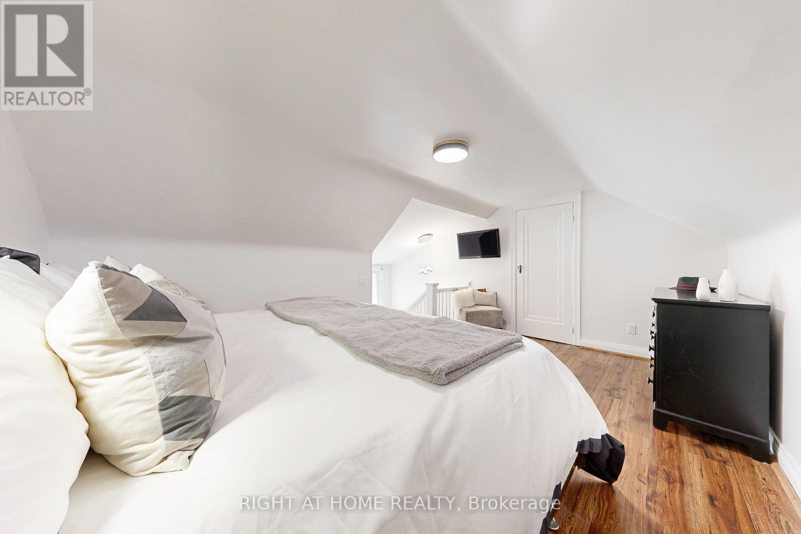 66 Cliveden Avenue, Toronto (Stonegate-Queensway), Ontario  M8Z 3N1 - Photo 17 - W12356415