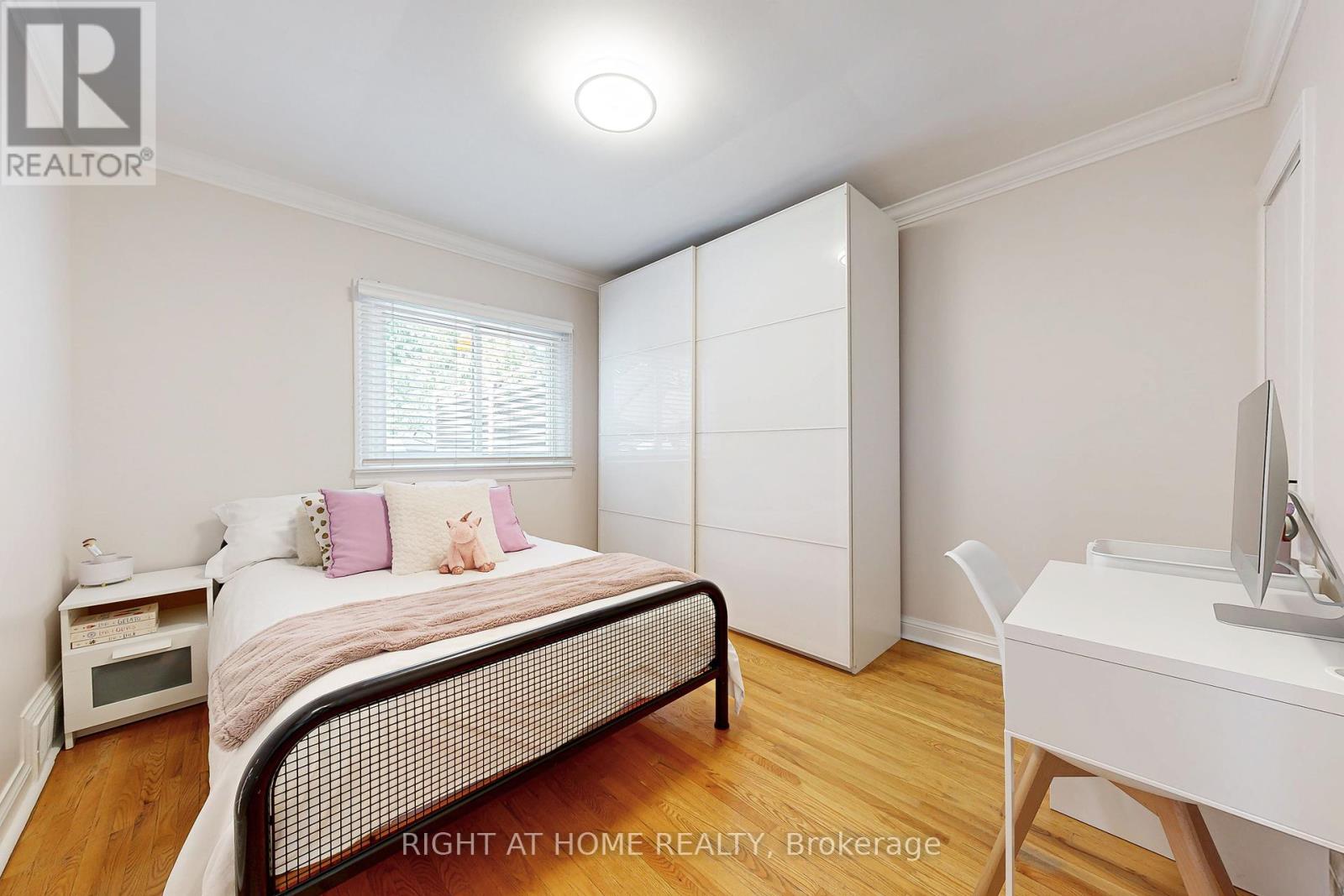 66 Cliveden Avenue, Toronto (Stonegate-Queensway), Ontario  M8Z 3N1 - Photo 18 - W12356415