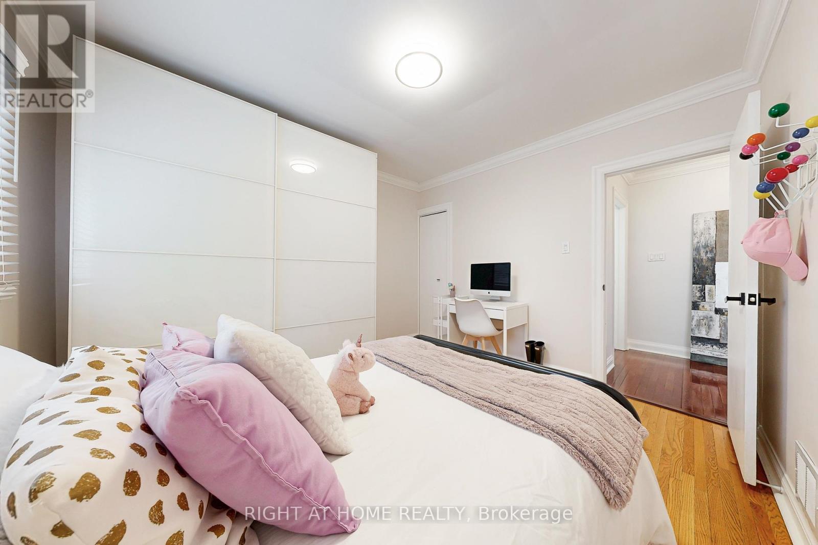 66 Cliveden Avenue, Toronto (Stonegate-Queensway), Ontario  M8Z 3N1 - Photo 19 - W12356415