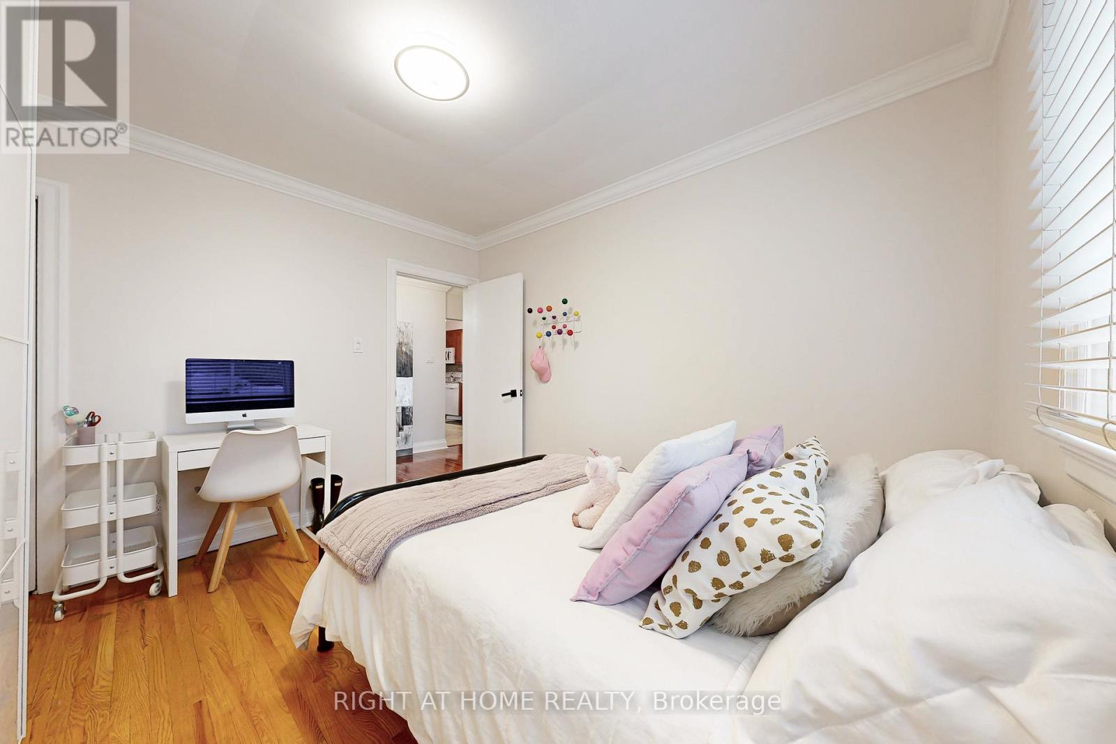 66 Cliveden Avenue, Toronto (Stonegate-Queensway), Ontario  M8Z 3N1 - Photo 20 - W12356415