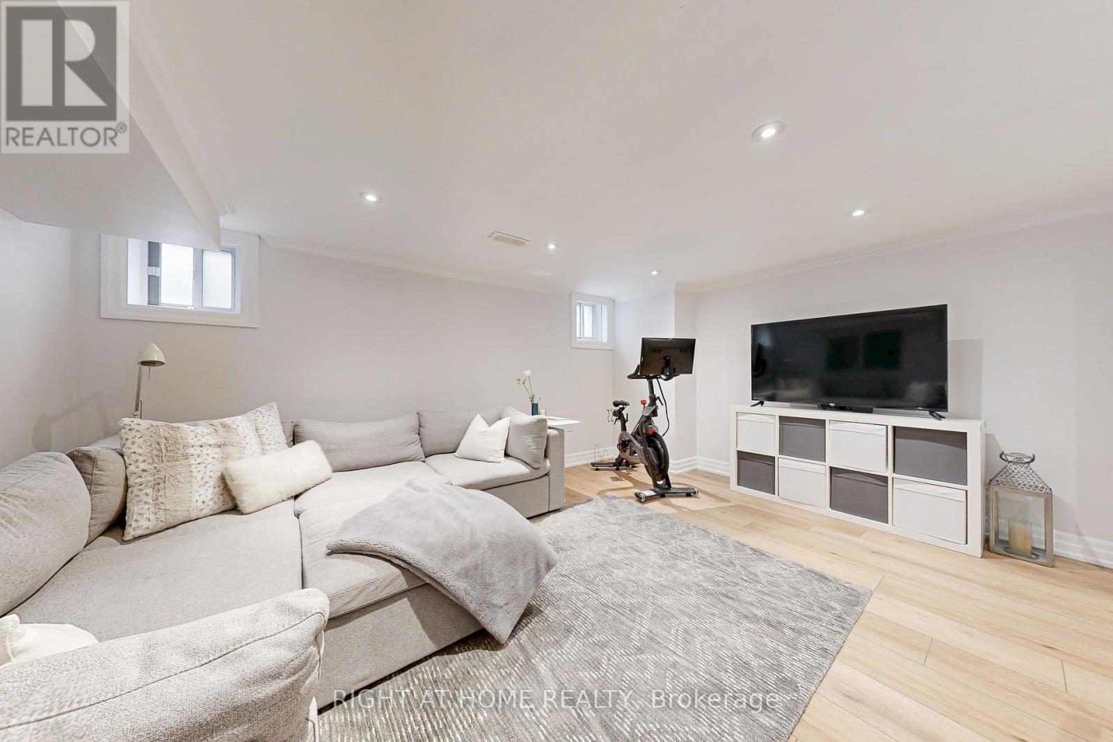 66 Cliveden Avenue, Toronto (Stonegate-Queensway), Ontario  M8Z 3N1 - Photo 27 - W12356415