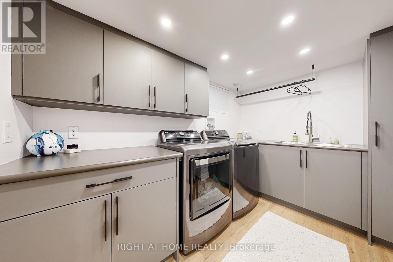66 Cliveden Avenue, Toronto (Stonegate-Queensway), Ontario  M8Z 3N1 - Photo 31 - W12356415
