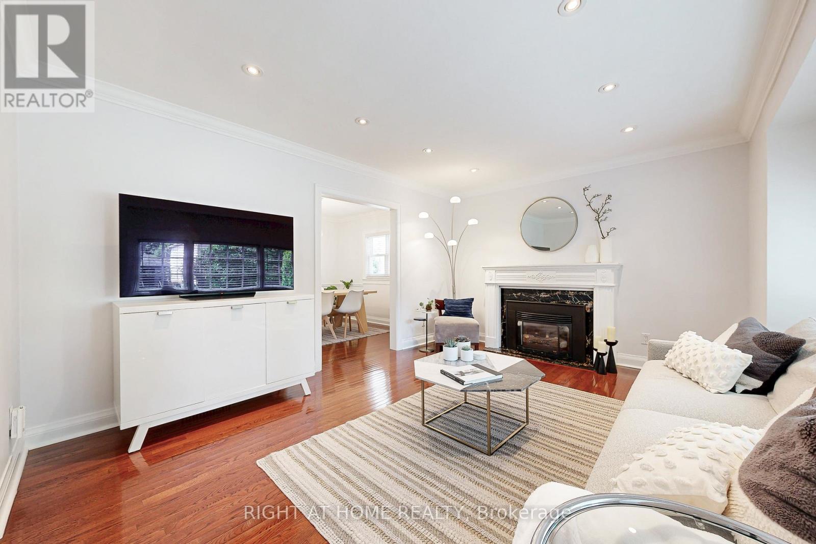 66 Cliveden Avenue, Toronto (Stonegate-Queensway), Ontario  M8Z 3N1 - Photo 6 - W12356415
