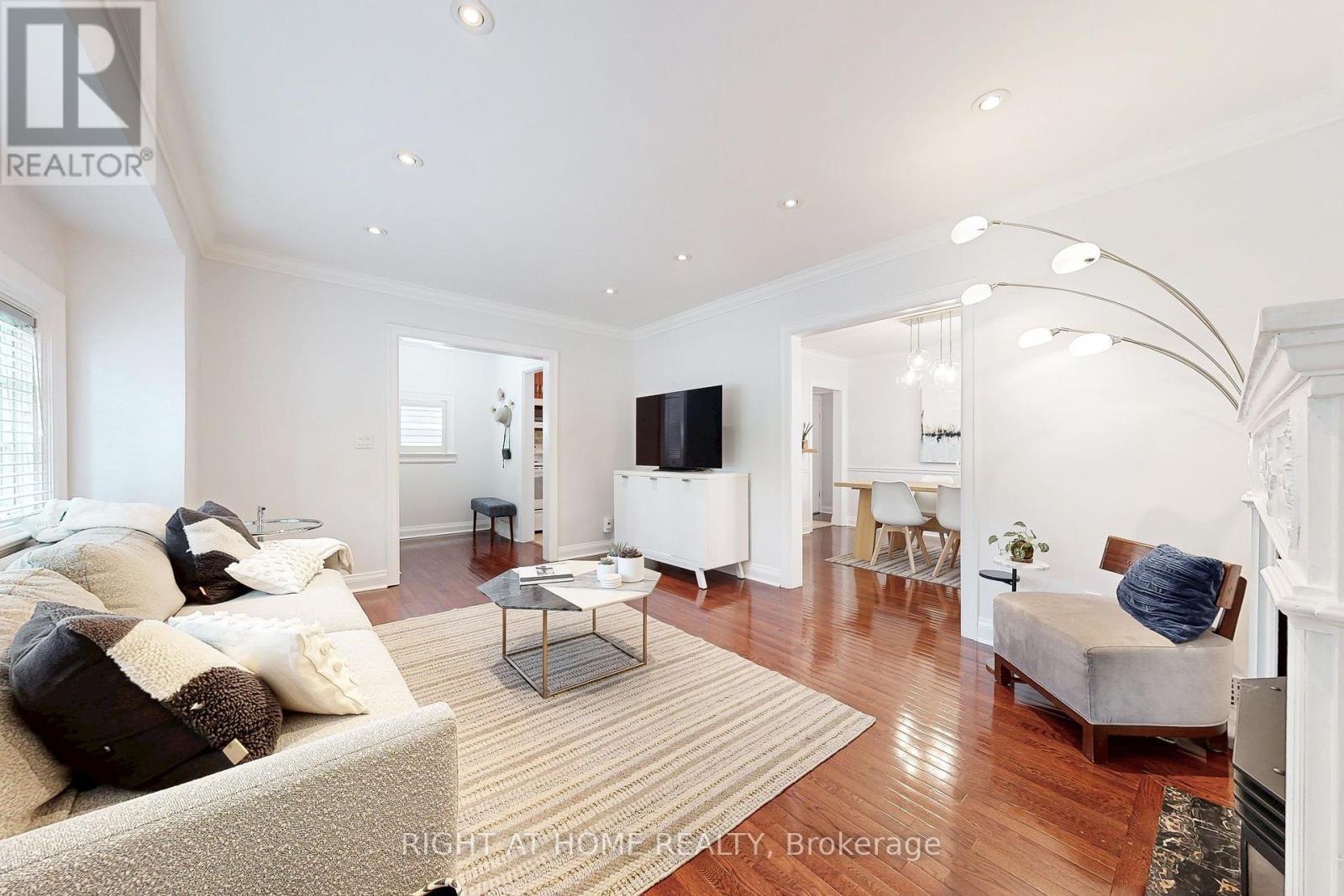 66 Cliveden Avenue, Toronto (Stonegate-Queensway), Ontario  M8Z 3N1 - Photo 7 - W12356415