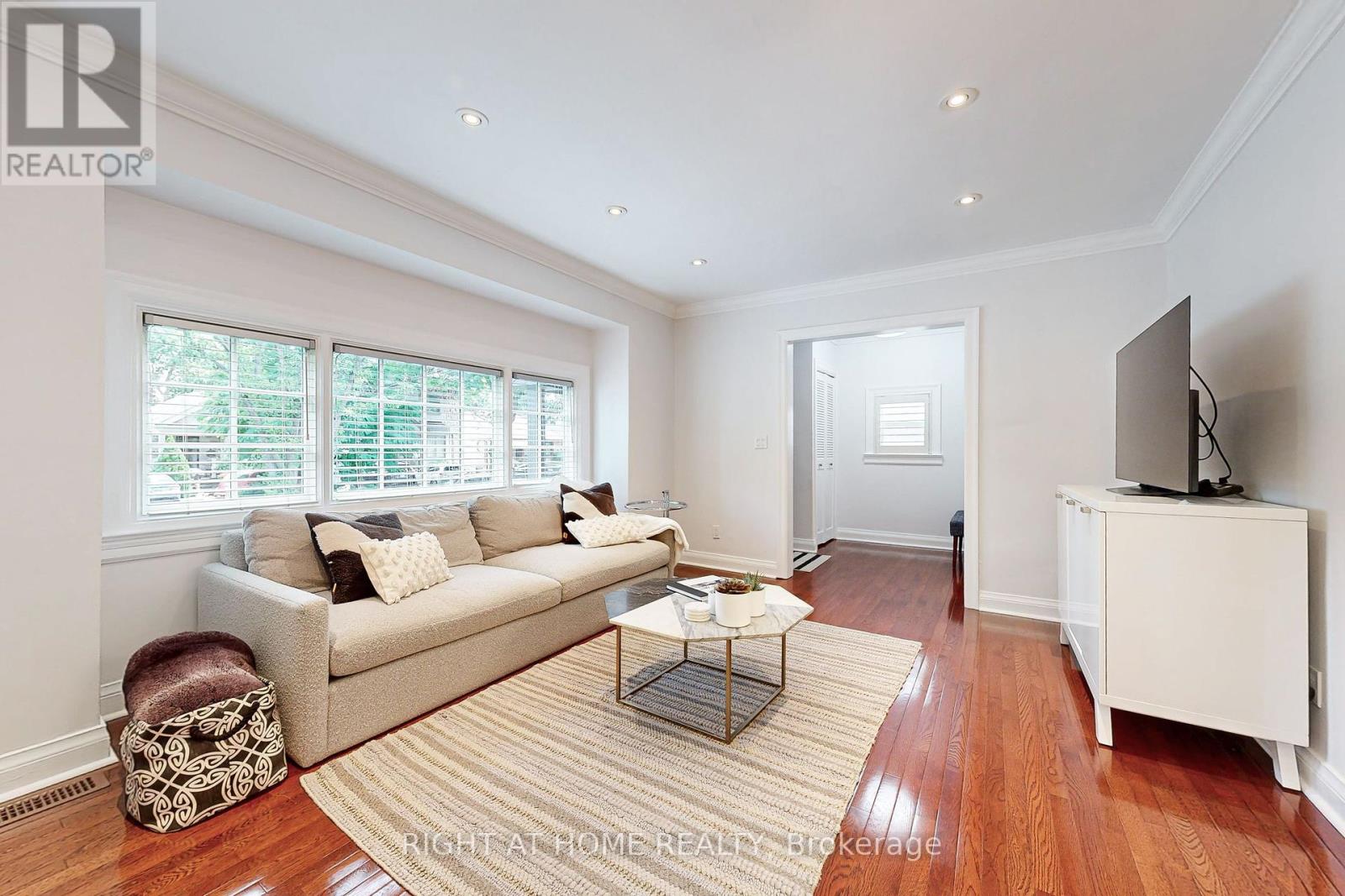 66 Cliveden Avenue, Toronto (Stonegate-Queensway), Ontario  M8Z 3N1 - Photo 8 - W12356415