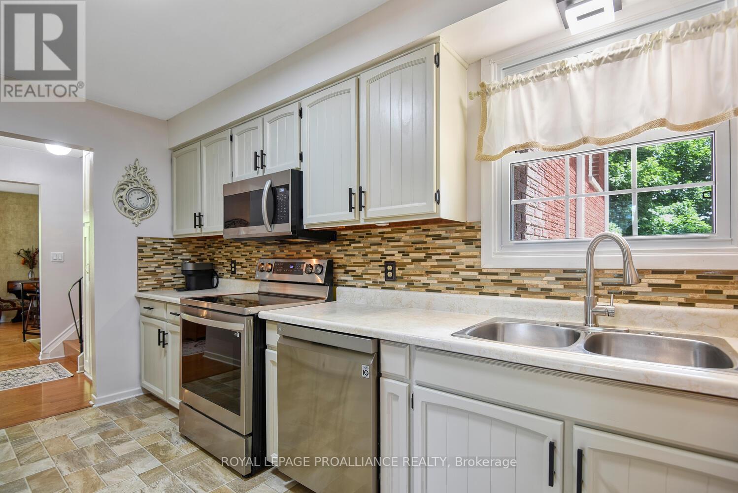 342 Abbott Street W, Brockville, Ontario  K6V 5Y9 - Photo 13 - X12356511