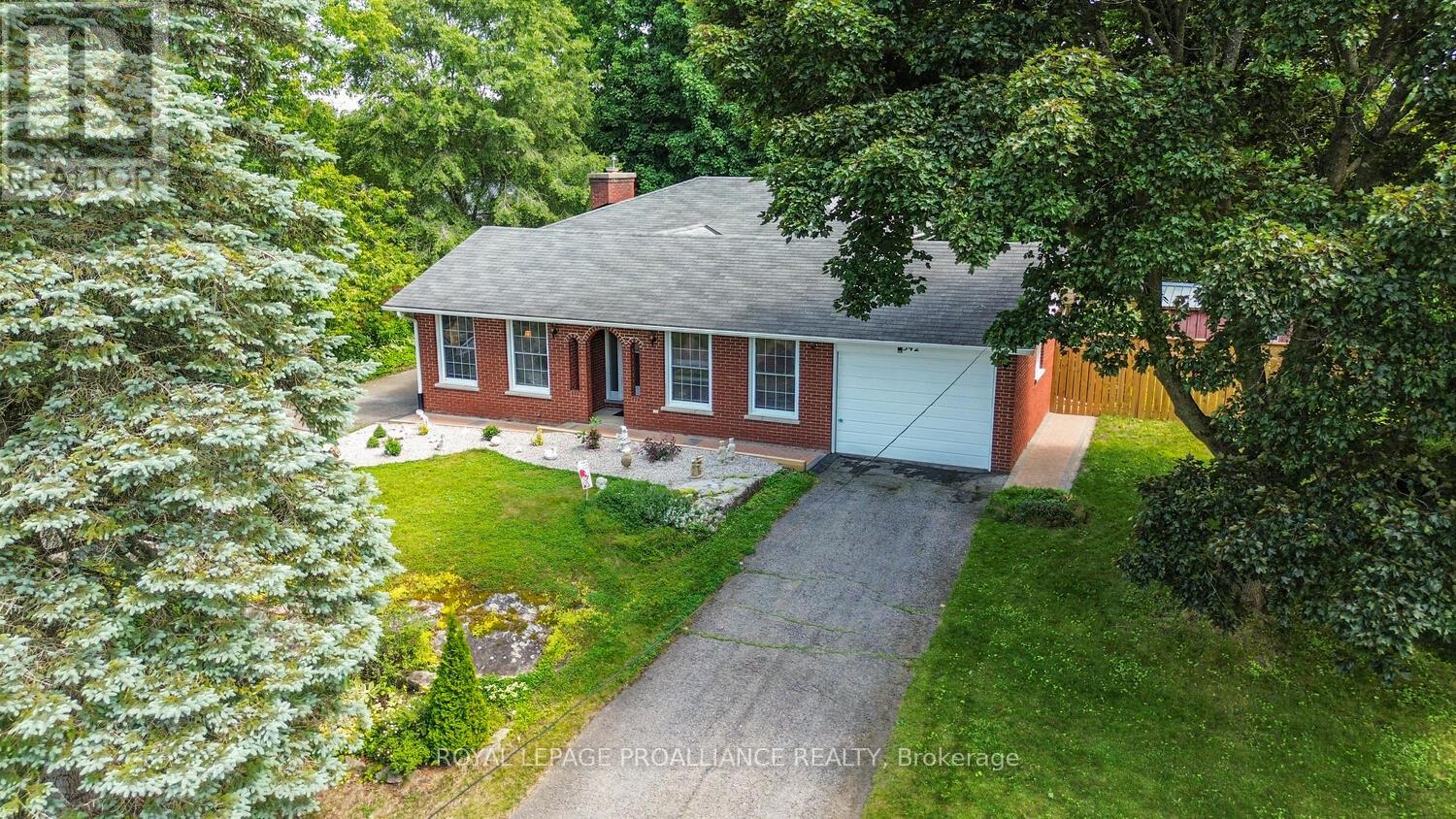 342 Abbott Street W, Brockville, Ontario  K6V 5Y9 - Photo 2 - X12356511