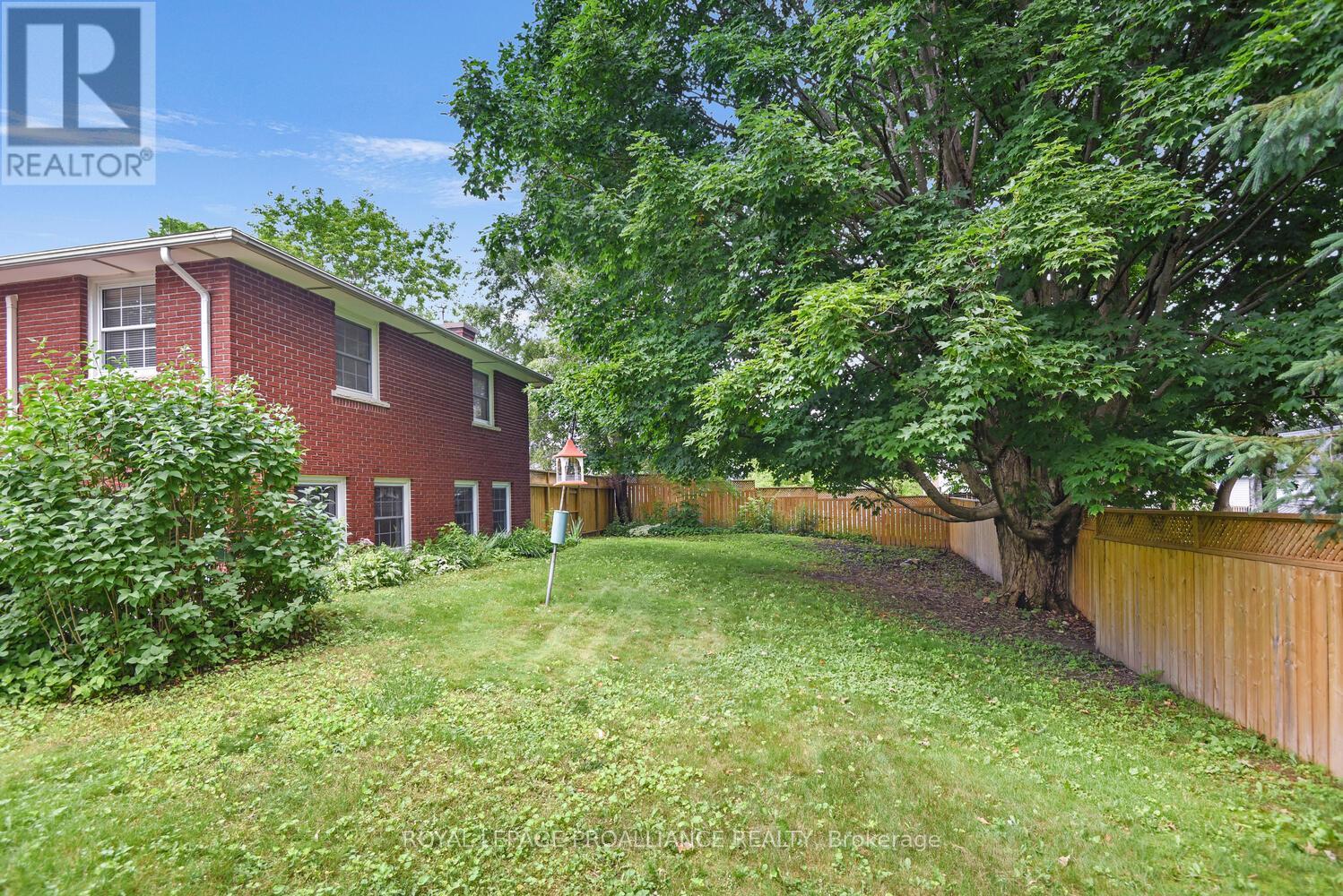 342 Abbott Street W, Brockville, Ontario  K6V 5Y9 - Photo 4 - X12356511