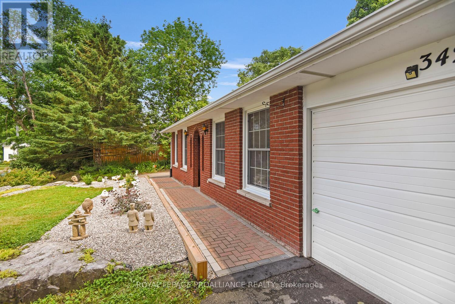 342 Abbott Street W, Brockville, Ontario  K6V 5Y9 - Photo 6 - X12356511