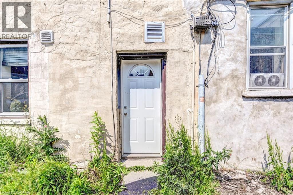 15 Ainslie Street N, Cambridge, Ontario  N1R 3J3 - Photo 2 - 40743438