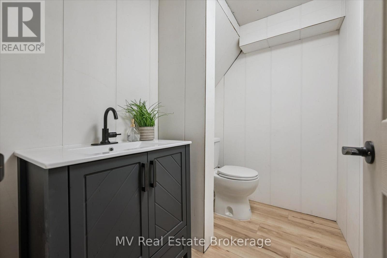 348 Colborne Street, Centre Wellington, Ontario  N0B 1S0 - Photo 31 - X12356454