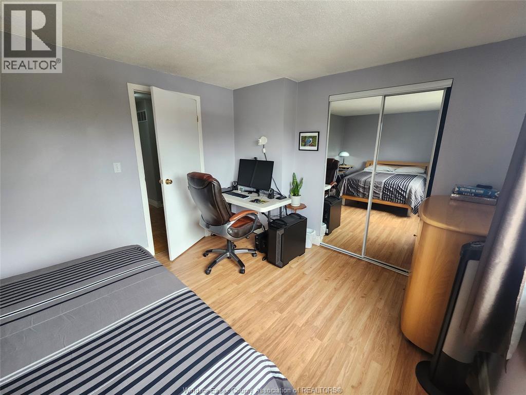 6374 Thornberry, Windsor, Ontario  N8T 3A2 - Photo 8 - 25020067