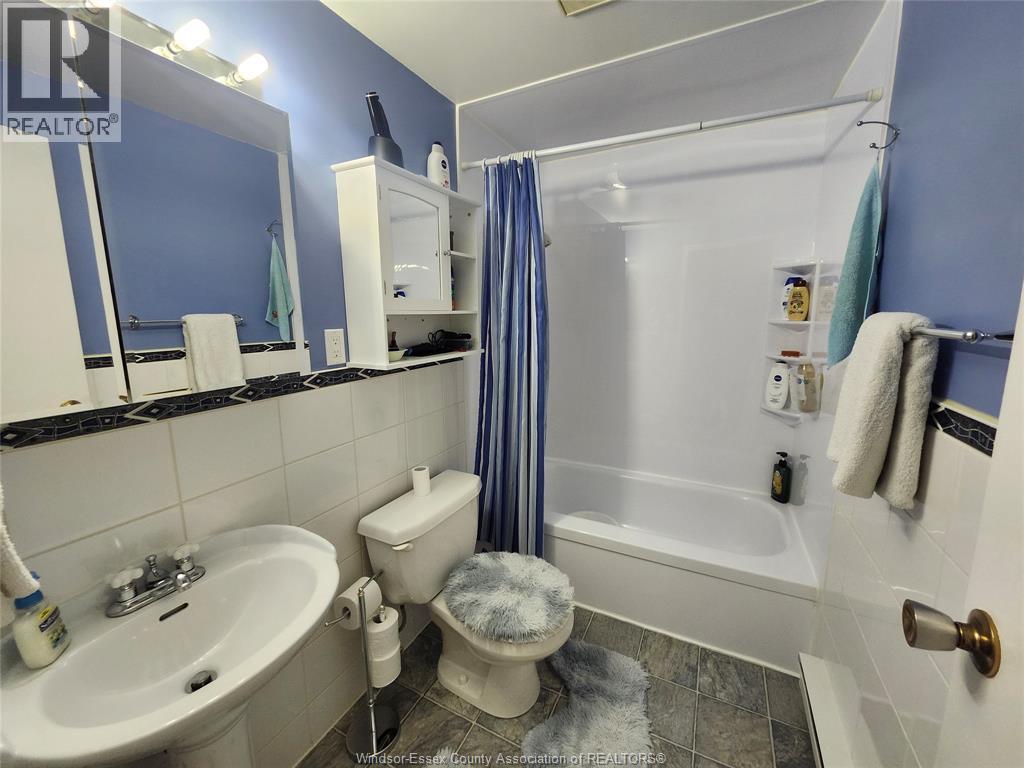 6374 Thornberry, Windsor, Ontario  N8T 3A2 - Photo 11 - 25020067