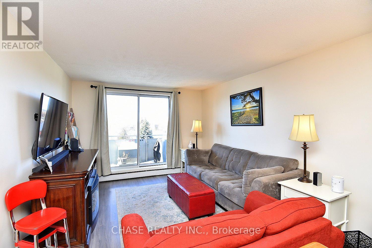 Property at 303 - 893 CONCESSION STREET image 2