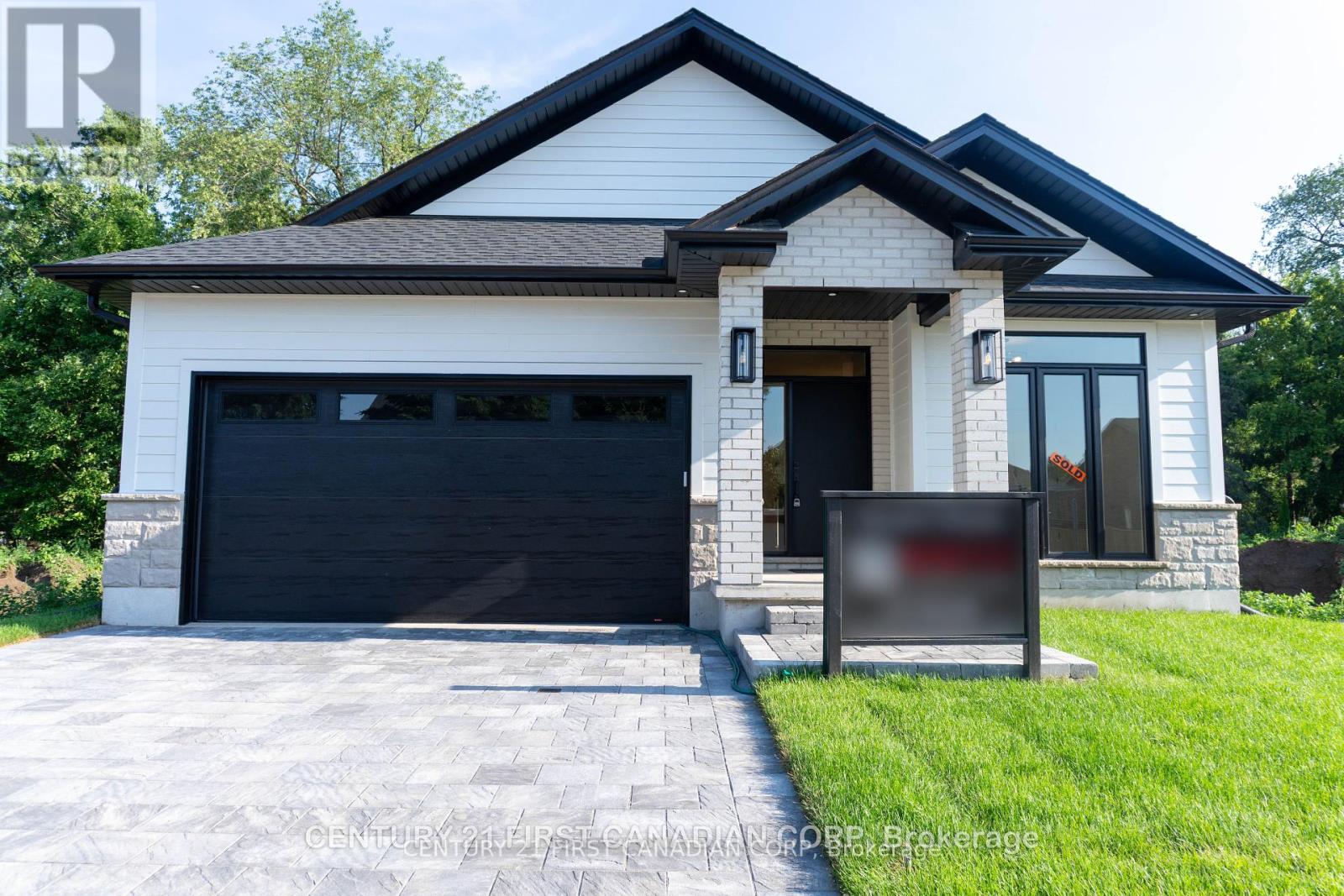 16 - 430 Head Street, Strathroy-Caradoc, Ontario  N7G 2K2 - Photo 2 - X12356481