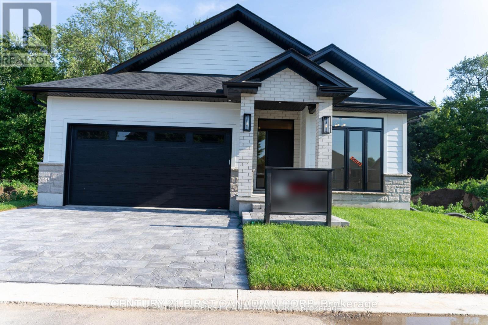 16 - 430 Head Street, Strathroy-Caradoc, Ontario  N7G 2K2 - Photo 1 - X12356481