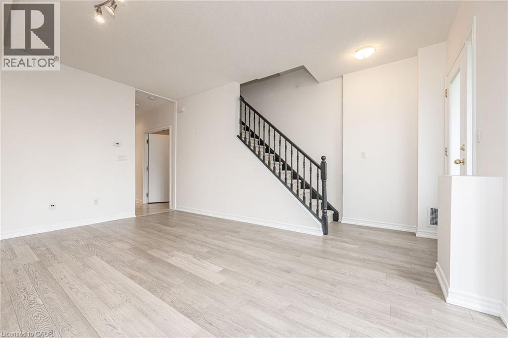 90 Nelson Street Unit# 30, Oakville, Ontario  L6L 3H8 - Photo 8 - 40761833