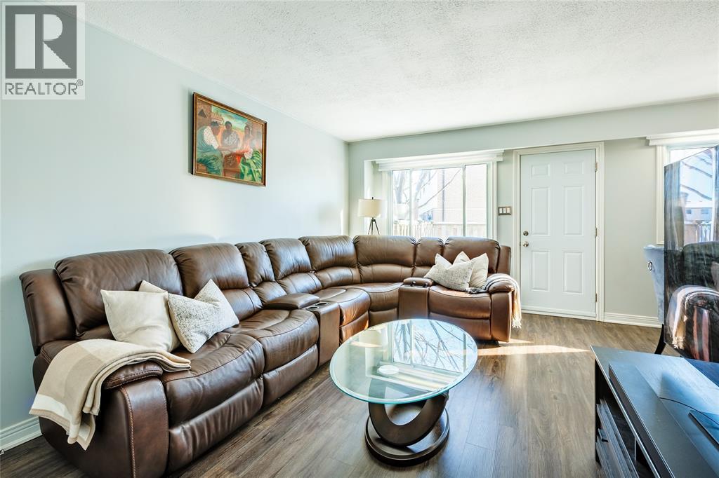 215 Trudeau Drive Unit# 77, Sarnia, Ontario  N7S 4T5 - Photo 3 - 25021074