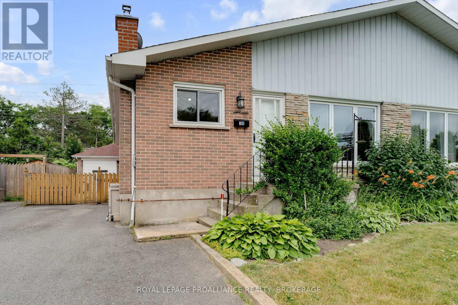 Property at 190 CONACHER DRIVE image 3