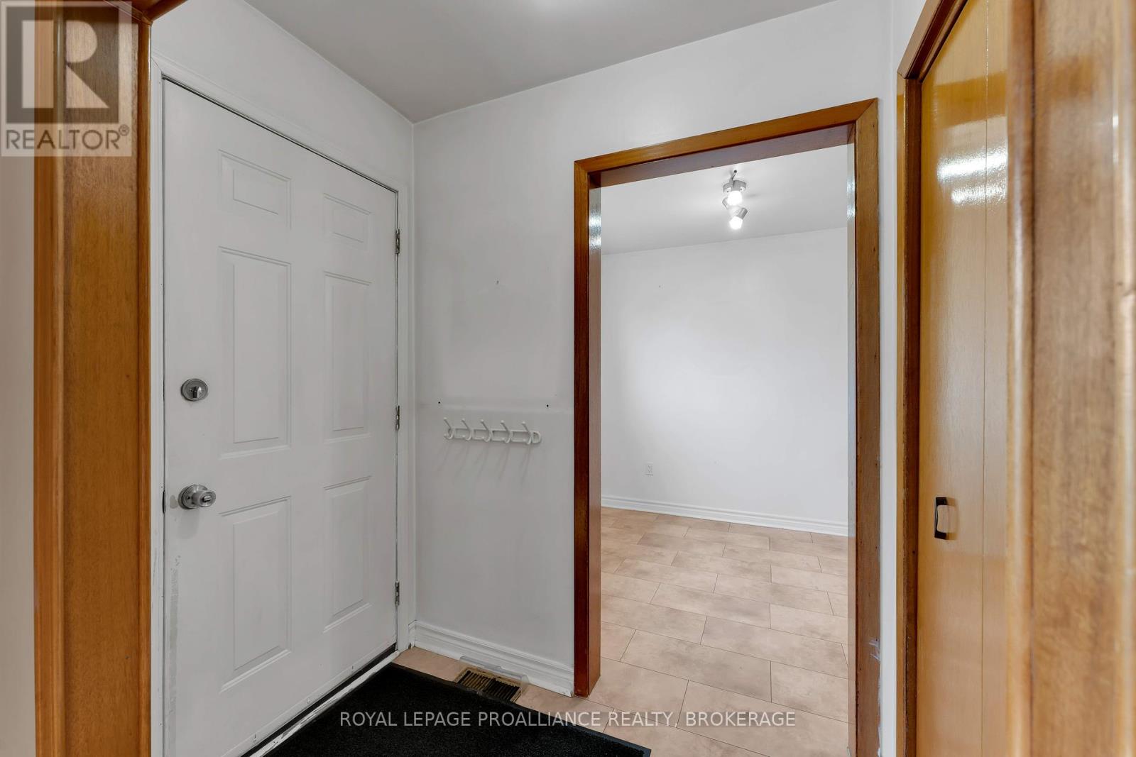 Property at 190 CONACHER DRIVE image 4