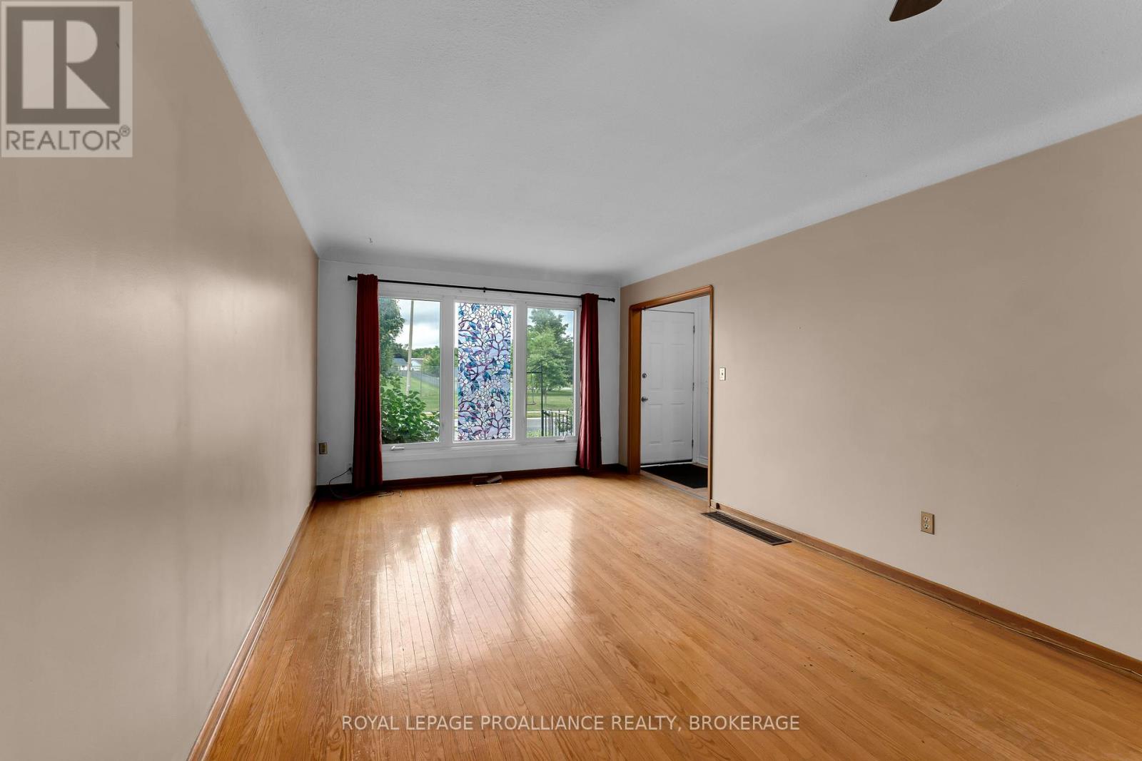Property at 190 CONACHER DRIVE image 5