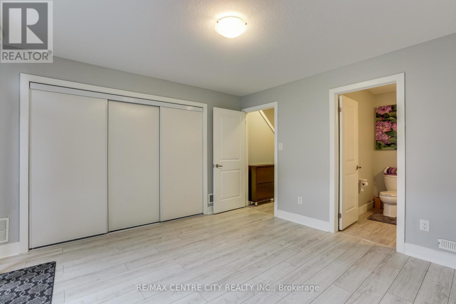 2104 Meadowgate Boulevard, London South (South U), Ontario  N6M 0H5 - Photo 10 - X12356526
