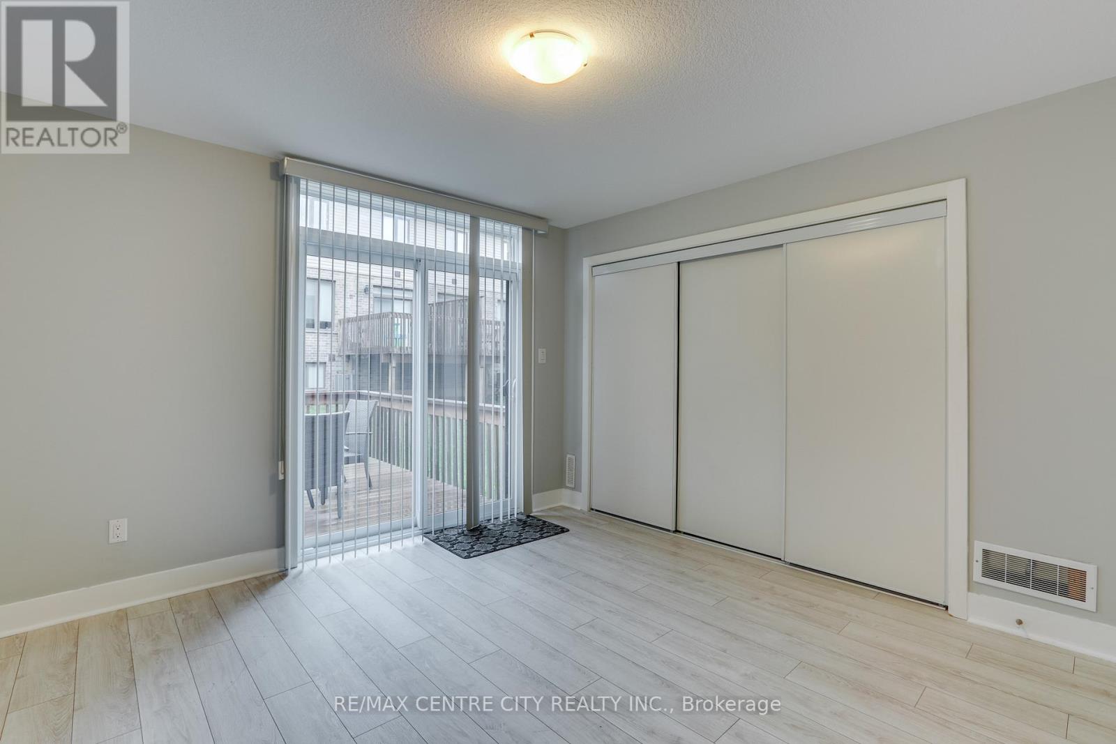 2104 Meadowgate Boulevard, London South (South U), Ontario  N6M 0H5 - Photo 11 - X12356526