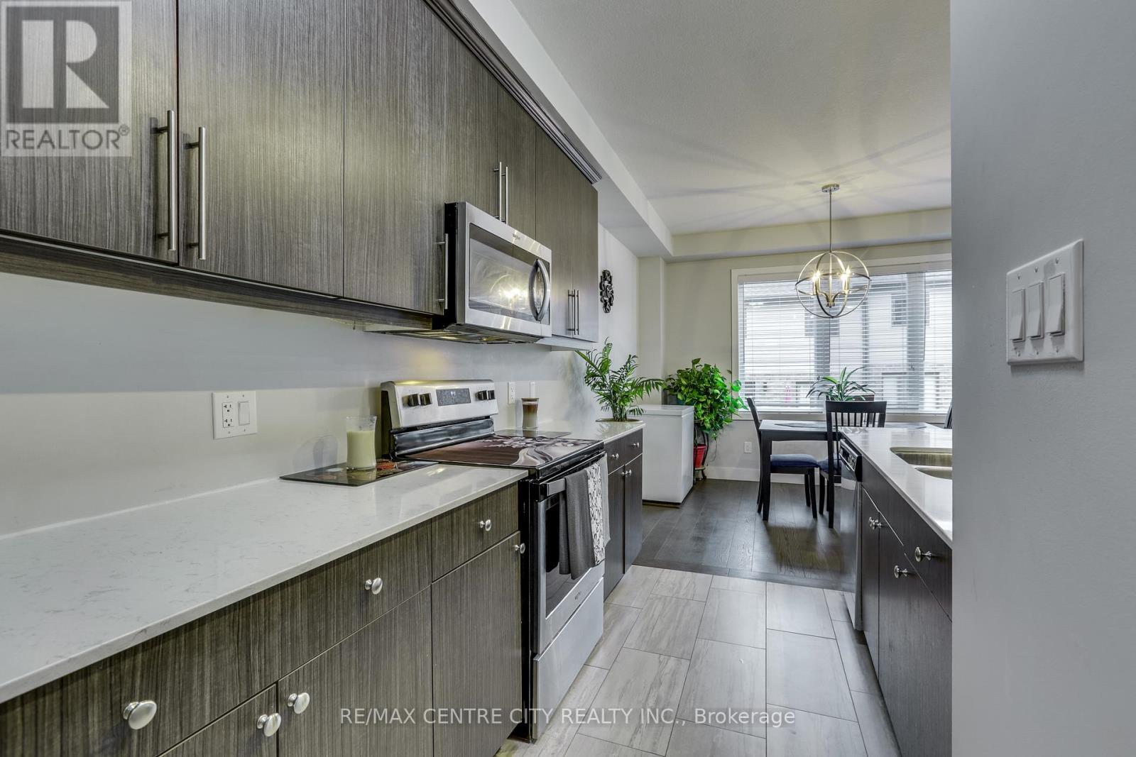 2104 Meadowgate Boulevard, London South (South U), Ontario  N6M 0H5 - Photo 20 - X12356526