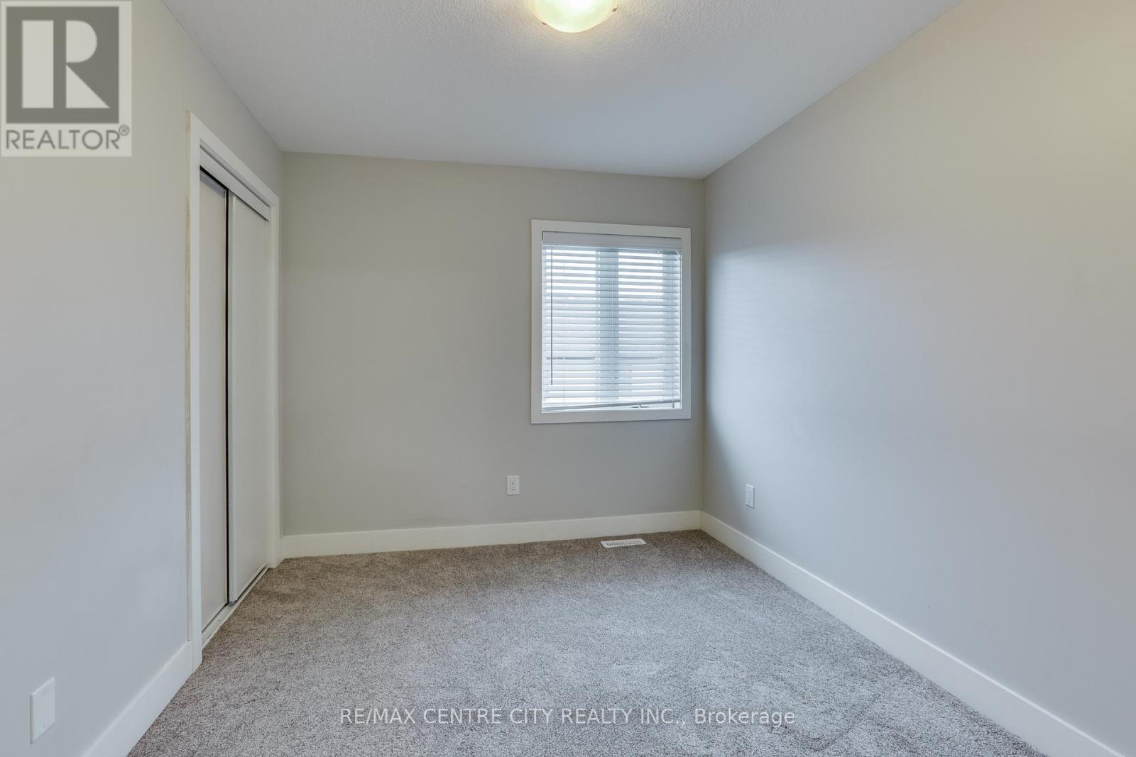 2104 Meadowgate Boulevard, London South (South U), Ontario  N6M 0H5 - Photo 30 - X12356526
