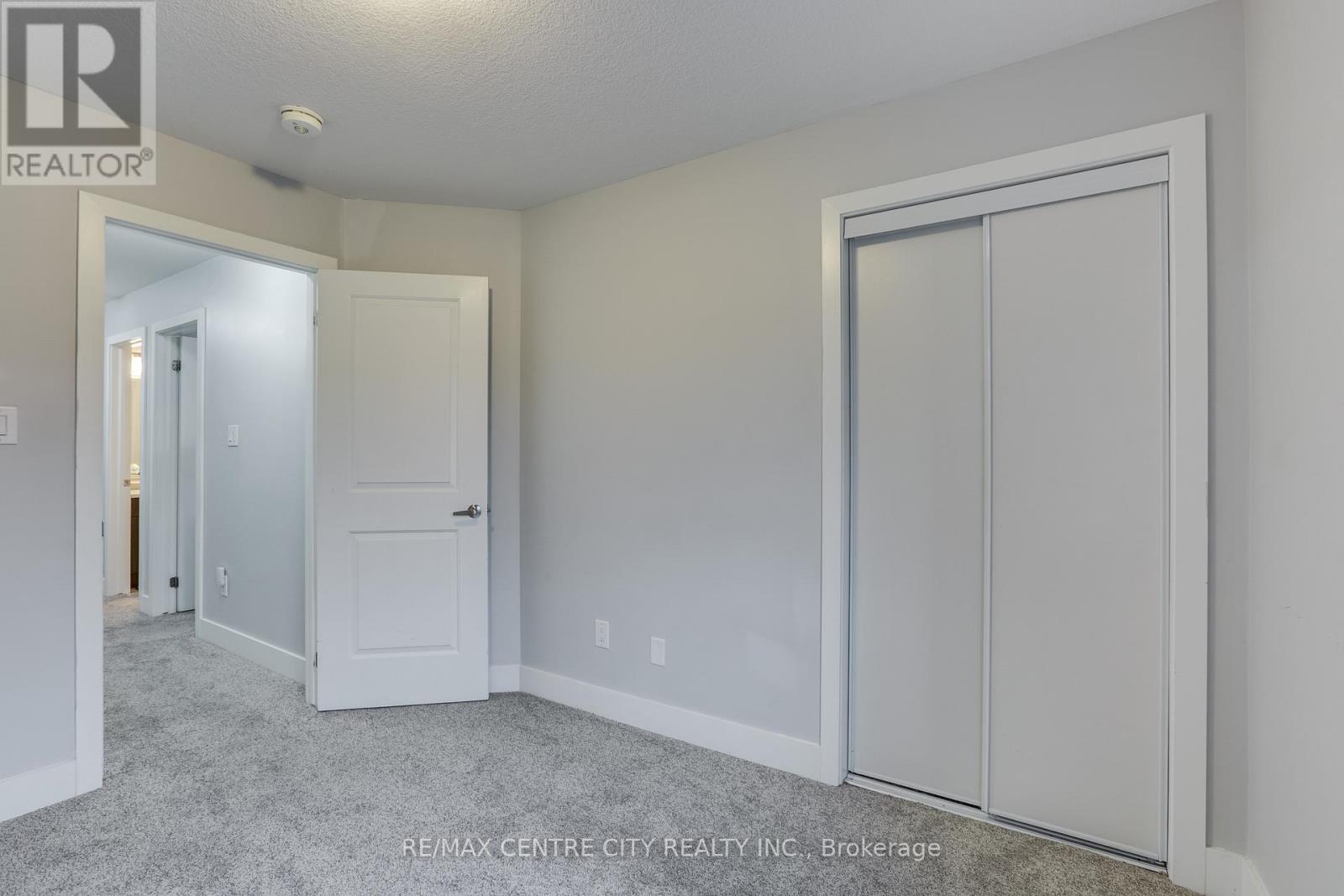 2104 Meadowgate Boulevard, London South (South U), Ontario  N6M 0H5 - Photo 31 - X12356526