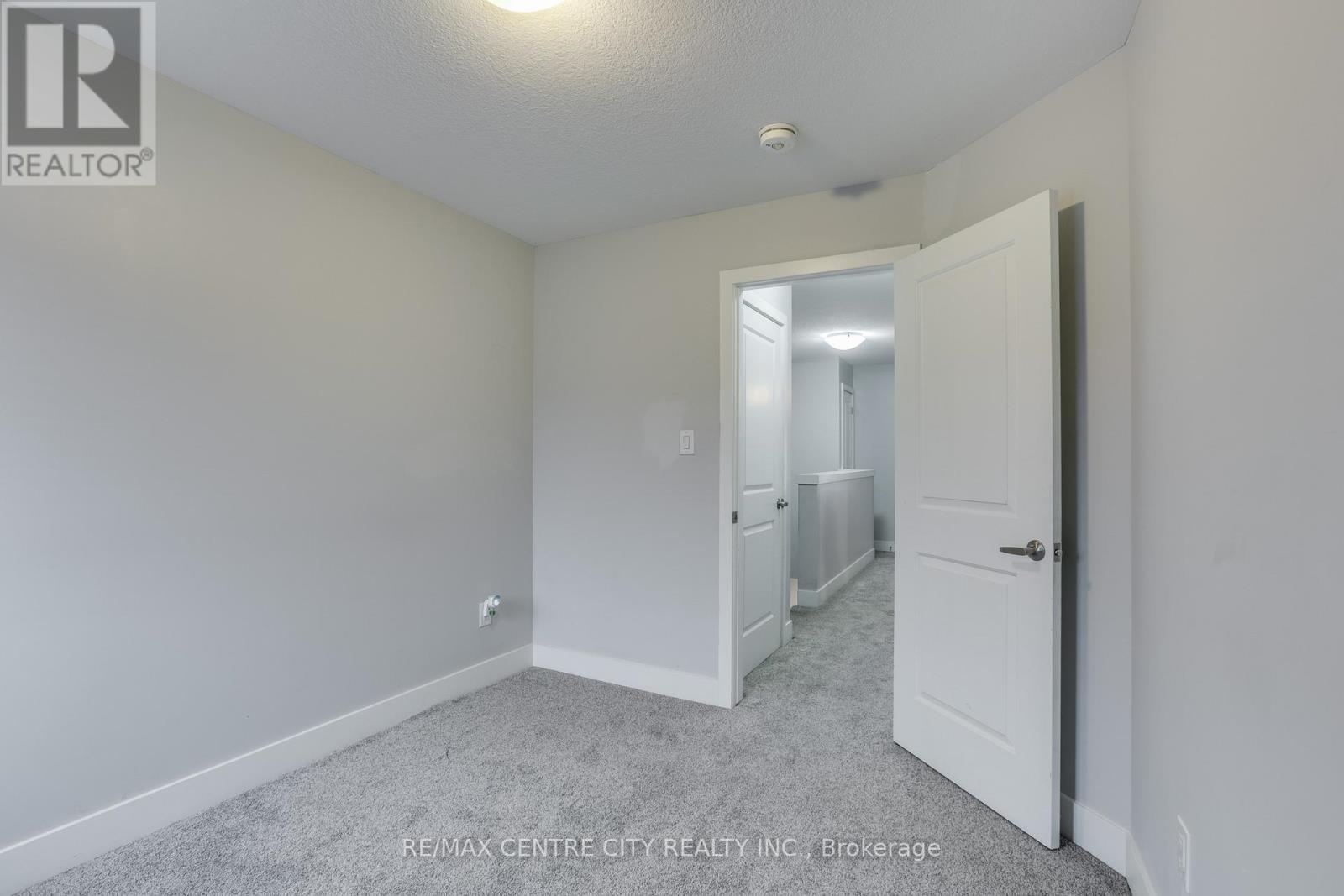 2104 Meadowgate Boulevard, London South (South U), Ontario  N6M 0H5 - Photo 32 - X12356526