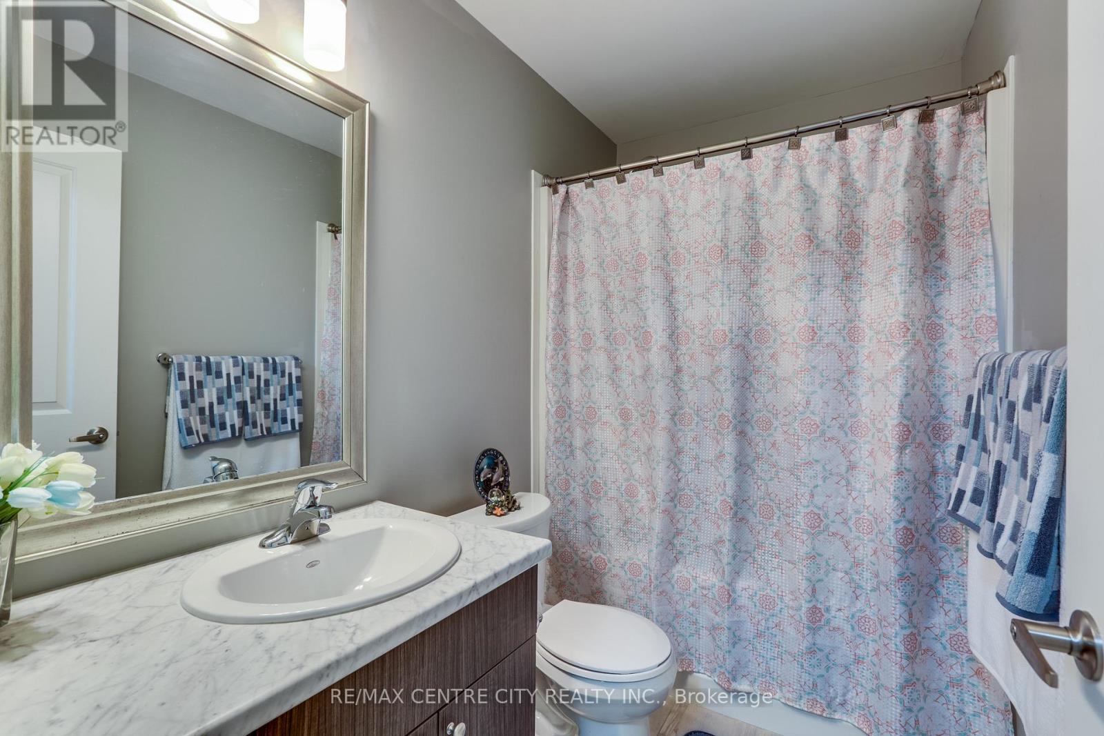 2104 Meadowgate Boulevard, London South (South U), Ontario  N6M 0H5 - Photo 36 - X12356526