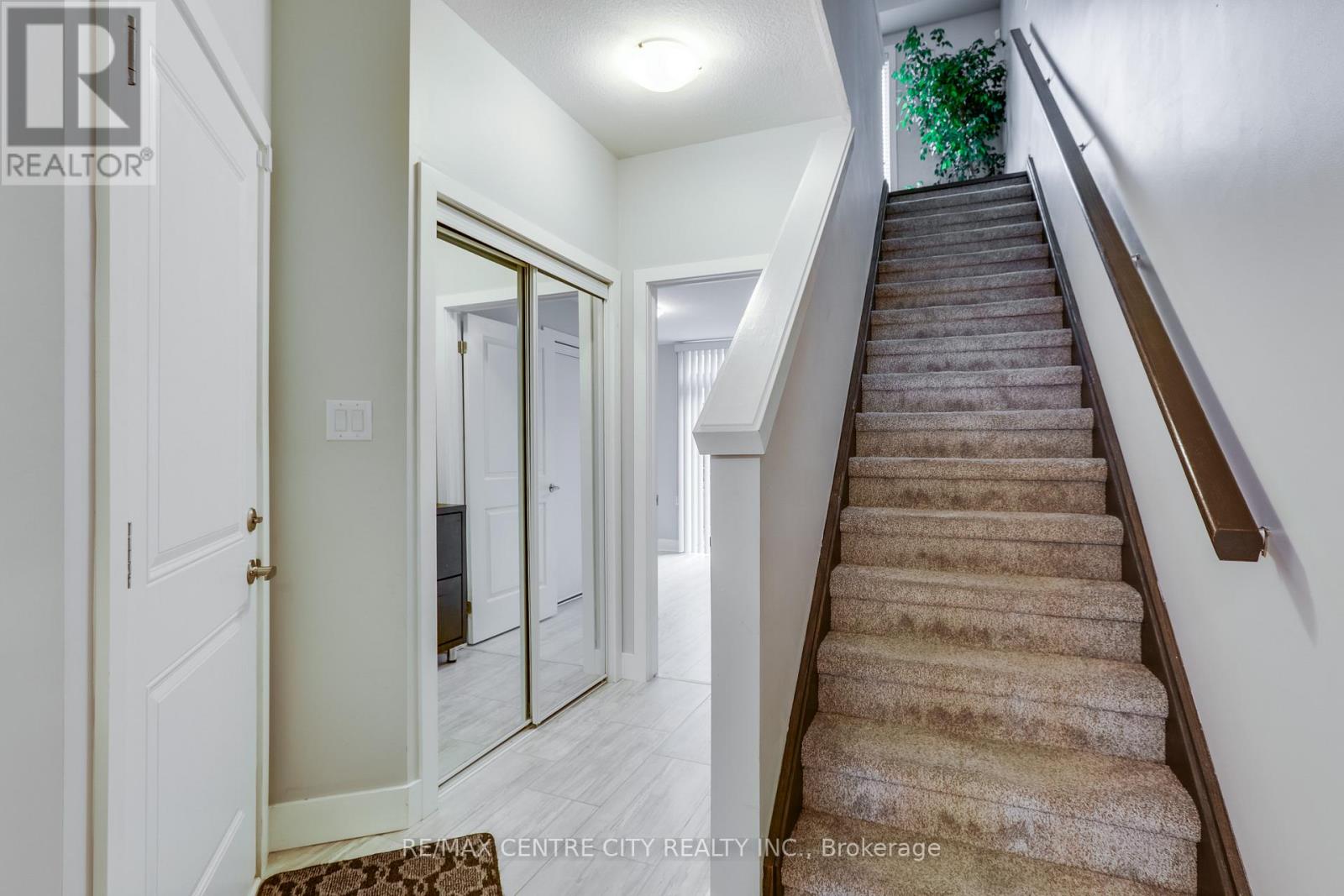 2104 Meadowgate Boulevard, London South (South U), Ontario  N6M 0H5 - Photo 7 - X12356526