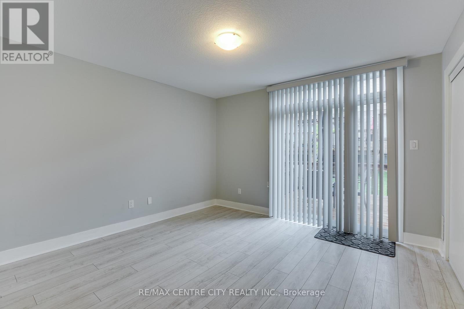 2104 Meadowgate Boulevard, London South (South U), Ontario  N6M 0H5 - Photo 8 - X12356526