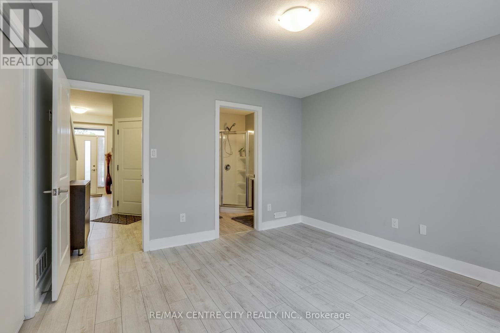 2104 Meadowgate Boulevard, London South (South U), Ontario  N6M 0H5 - Photo 9 - X12356526