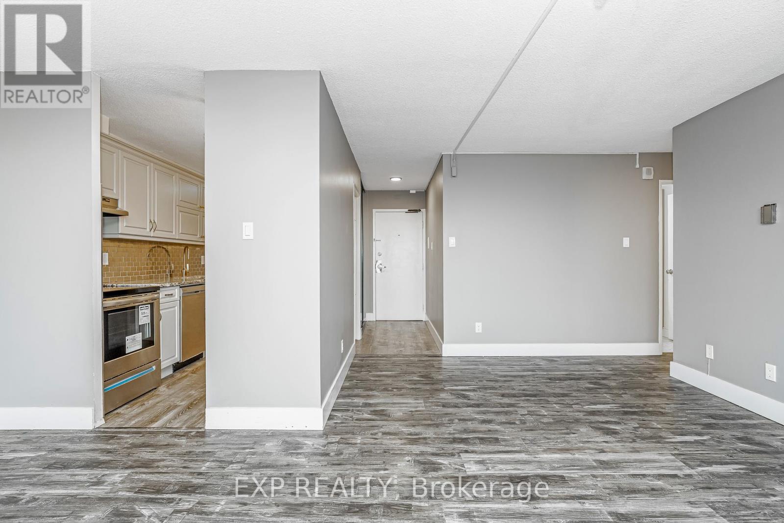 2007 - 1785 Frobisher Lane, Ottawa, Ontario  K1G 3T7 - Photo 3 - X12356638